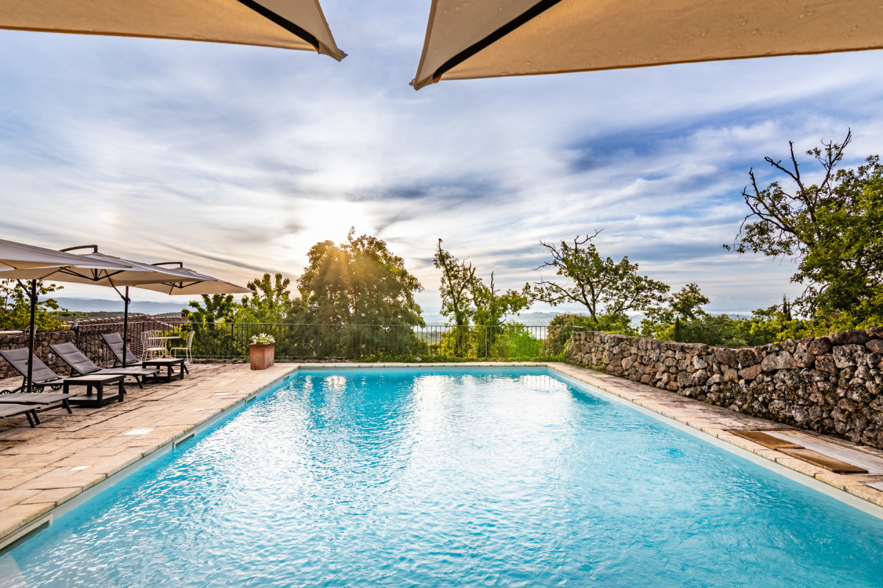 Piscina a sfioro